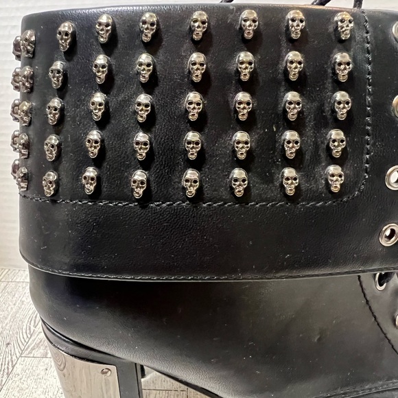 Hot topic Skull Studded Combat Boot Heels black and silver size W8 - Picture 3 of 10